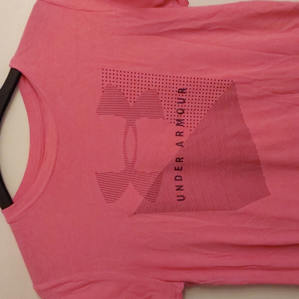 Pink undernarmour tee